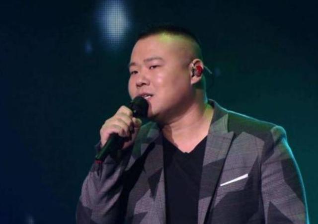 岳云鹏八块腹肌是什么样子?长相相似的教练火了!网友:不再健身