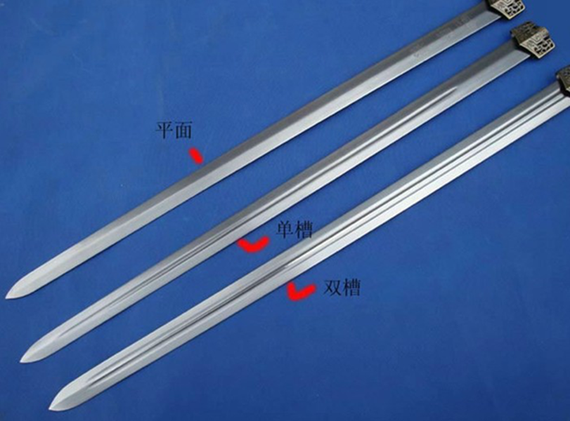 而"血槽"最主要的就是减少重量,刀具重的几十斤轻的也有六七斤左右,不