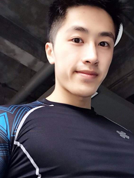 健身房里随手一拍就是帅哥一片!围观帅气自拍