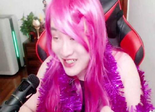 虎牙炸姐人设崩塌?直播间弹幕爆炸,网友:你赔我眼睛!