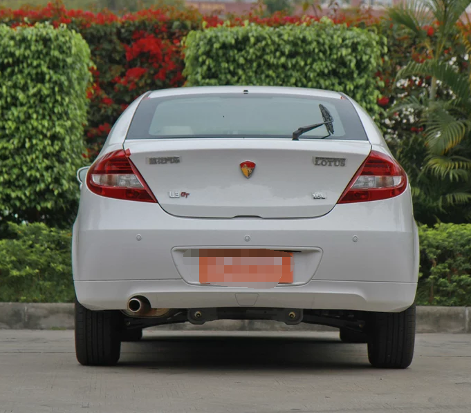 莲花汽车-莲花l3造型非常新颖,车身上的轮廓富有张力,惹人注目