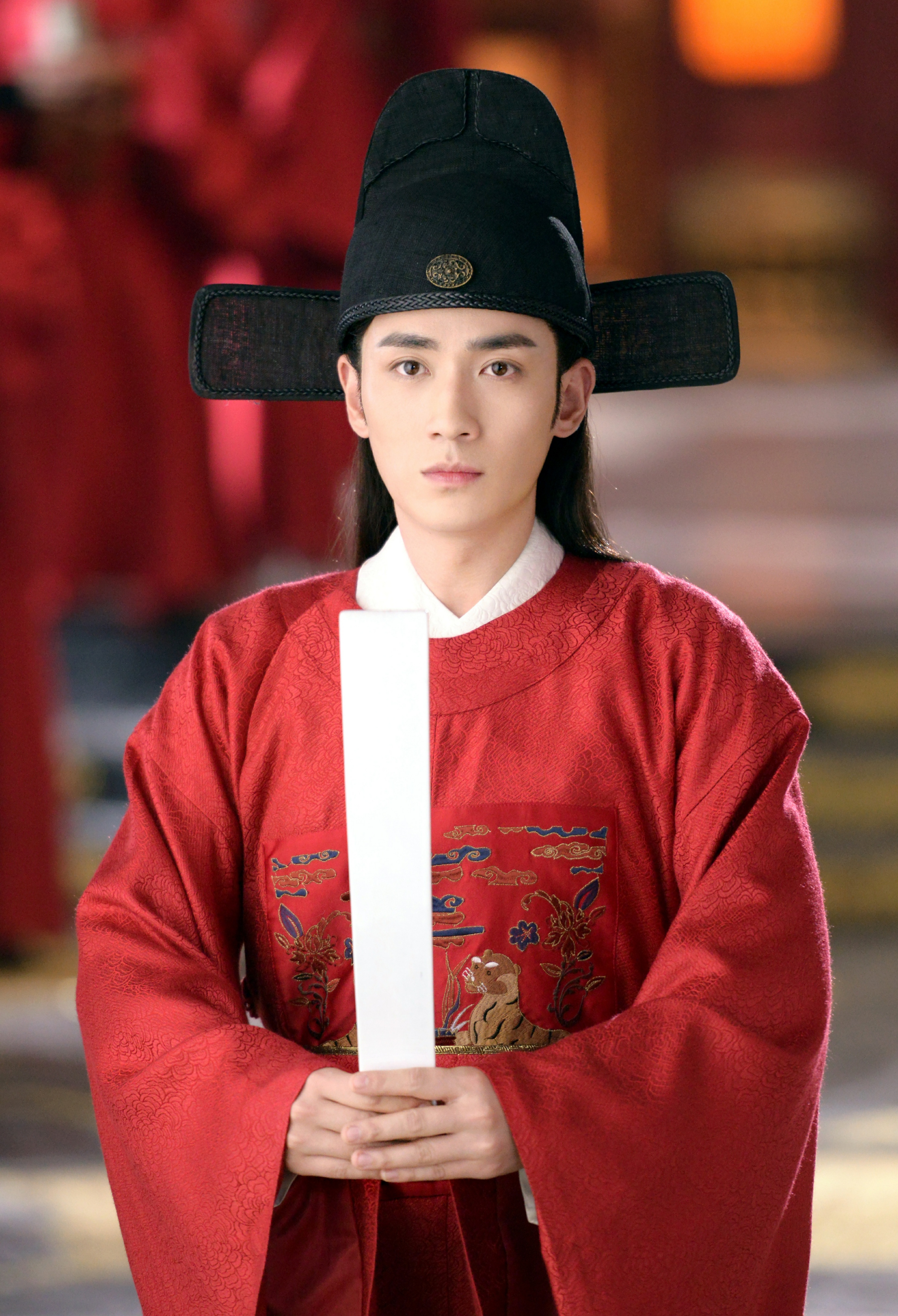 锥龙帮帮主朱一龙 古装扮相惊艳众人 好想知道帮主夫人是谁