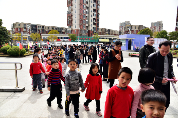 建平临港小学图片