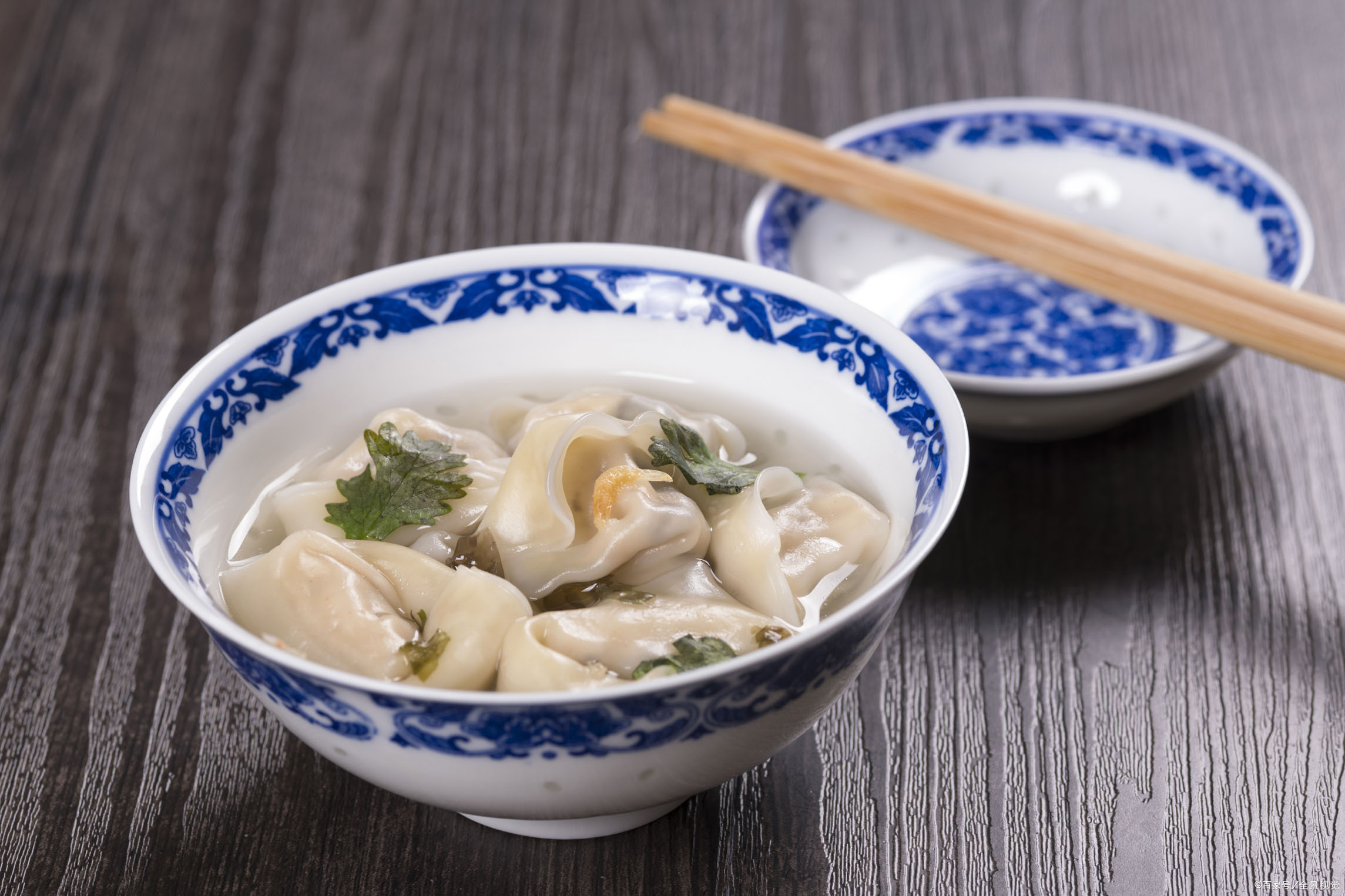 在福州,还有一种特别的"扁食"叫做"肉燕",它的皮子由猪肉加番薯粉手工