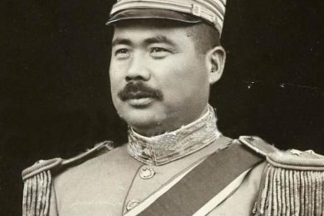 大汉奸石友三背叛6个主子,被结拜兄弟活埋,其子女下场如何