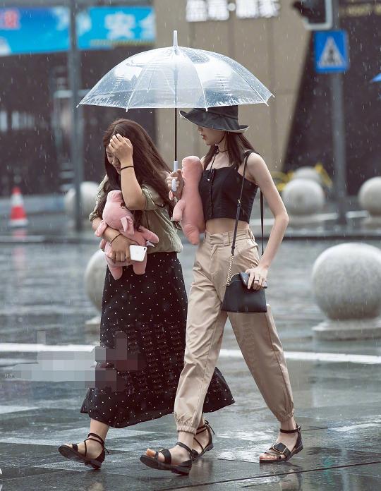 每个女生都该有把透明伞