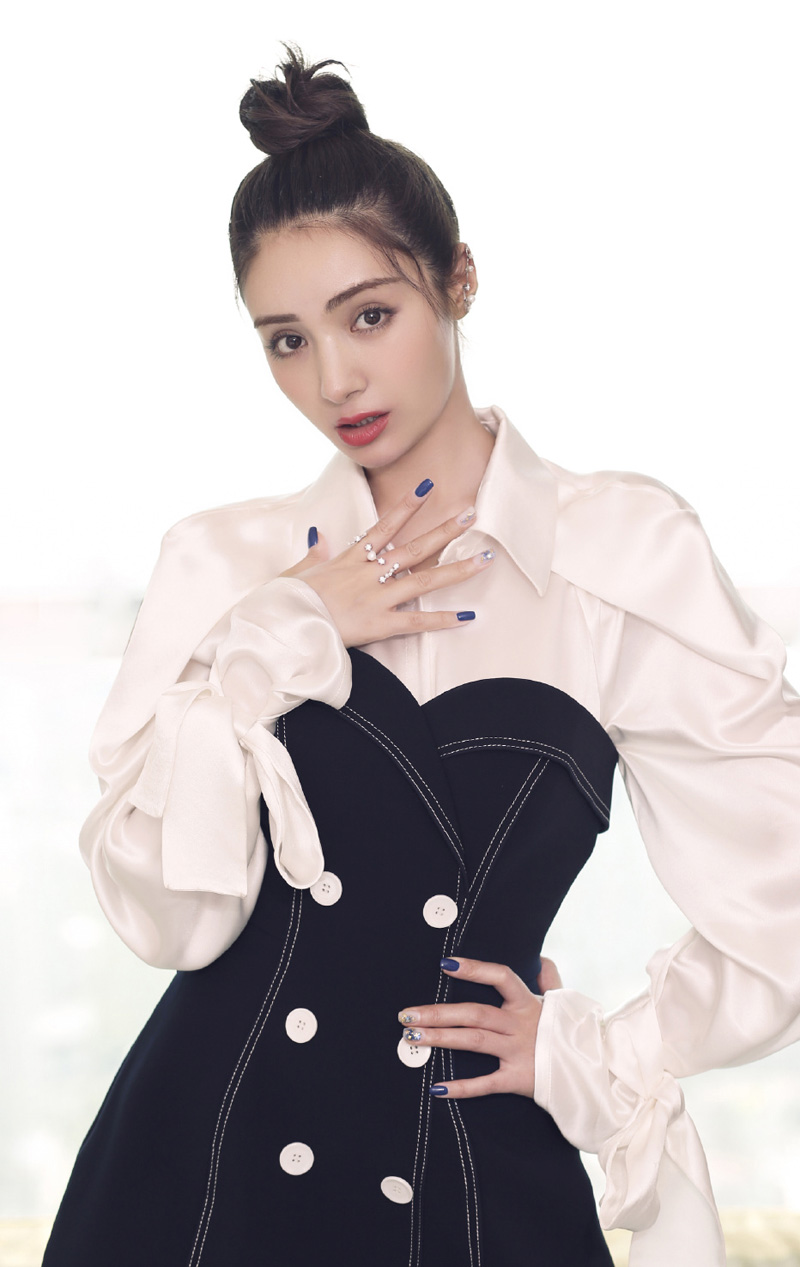 麦迪娜不仅以亮眼的外表进入大众视线,她的舞蹈总是技惊四座