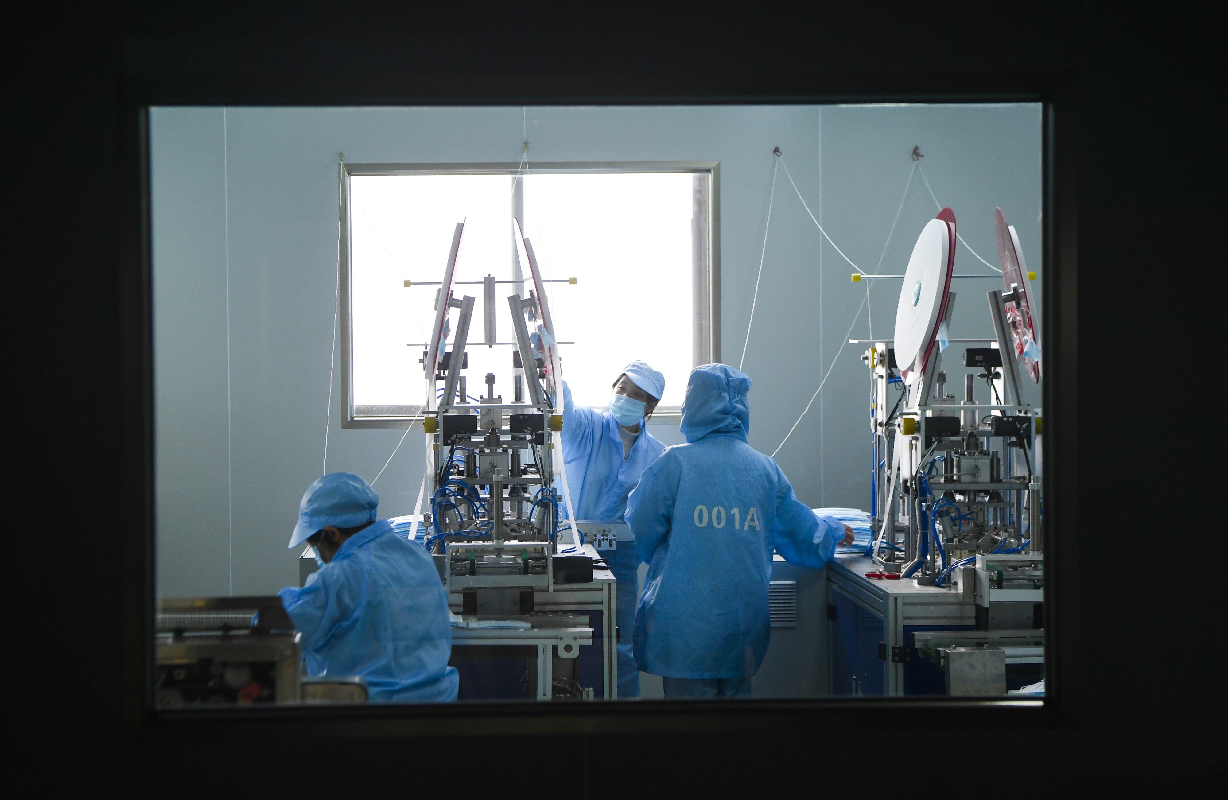 我国口罩日产能产量双双突破1亿只