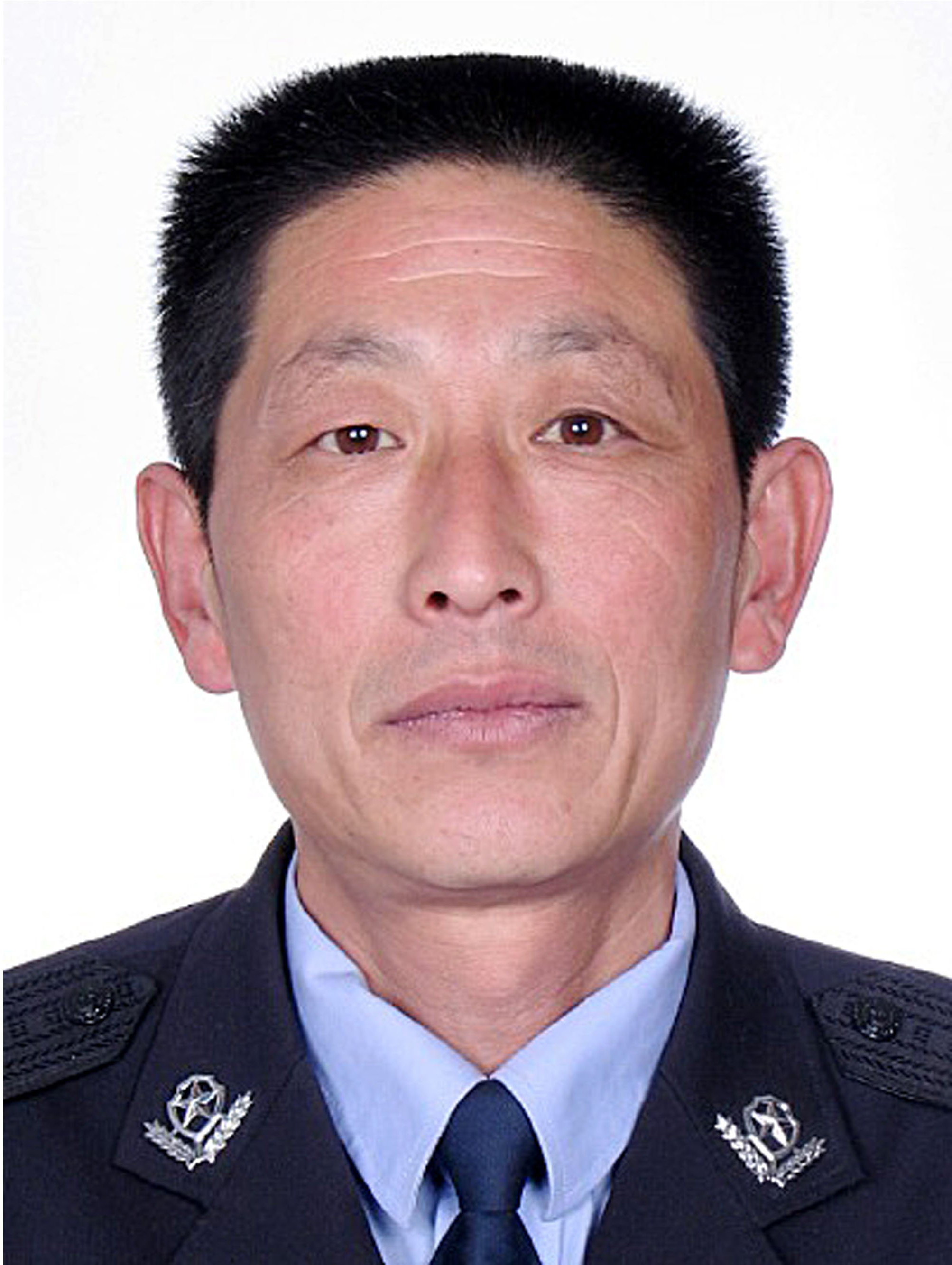 巍巍泰山,英雄"敢当"——人民警察用热血书写忠诚(3)