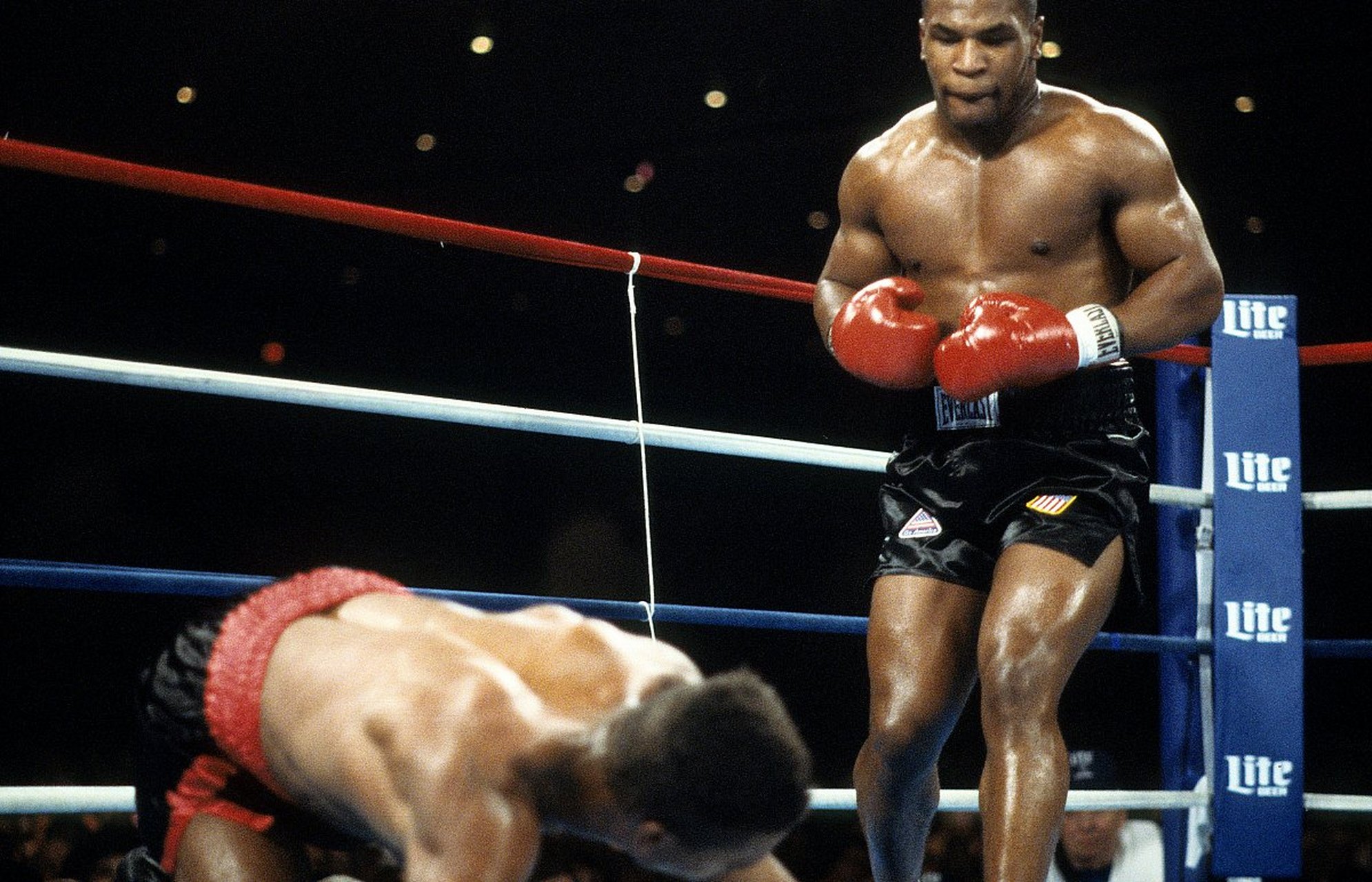 ai体育视野# 泰森一拳有多少公斤  泰森(mike tyson)是一位传奇的