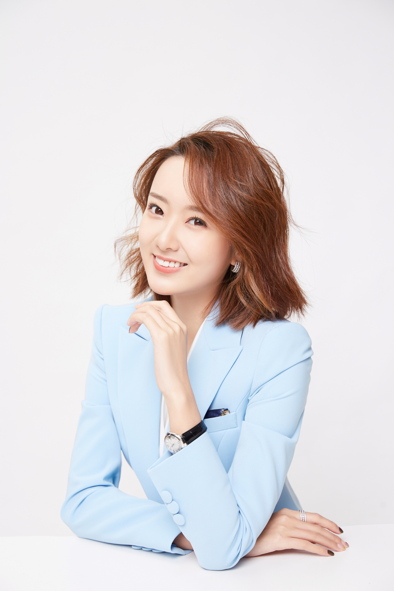 主持人大赛选手俞熙雯,一定是神仙下凡了,美到不能用言语表达