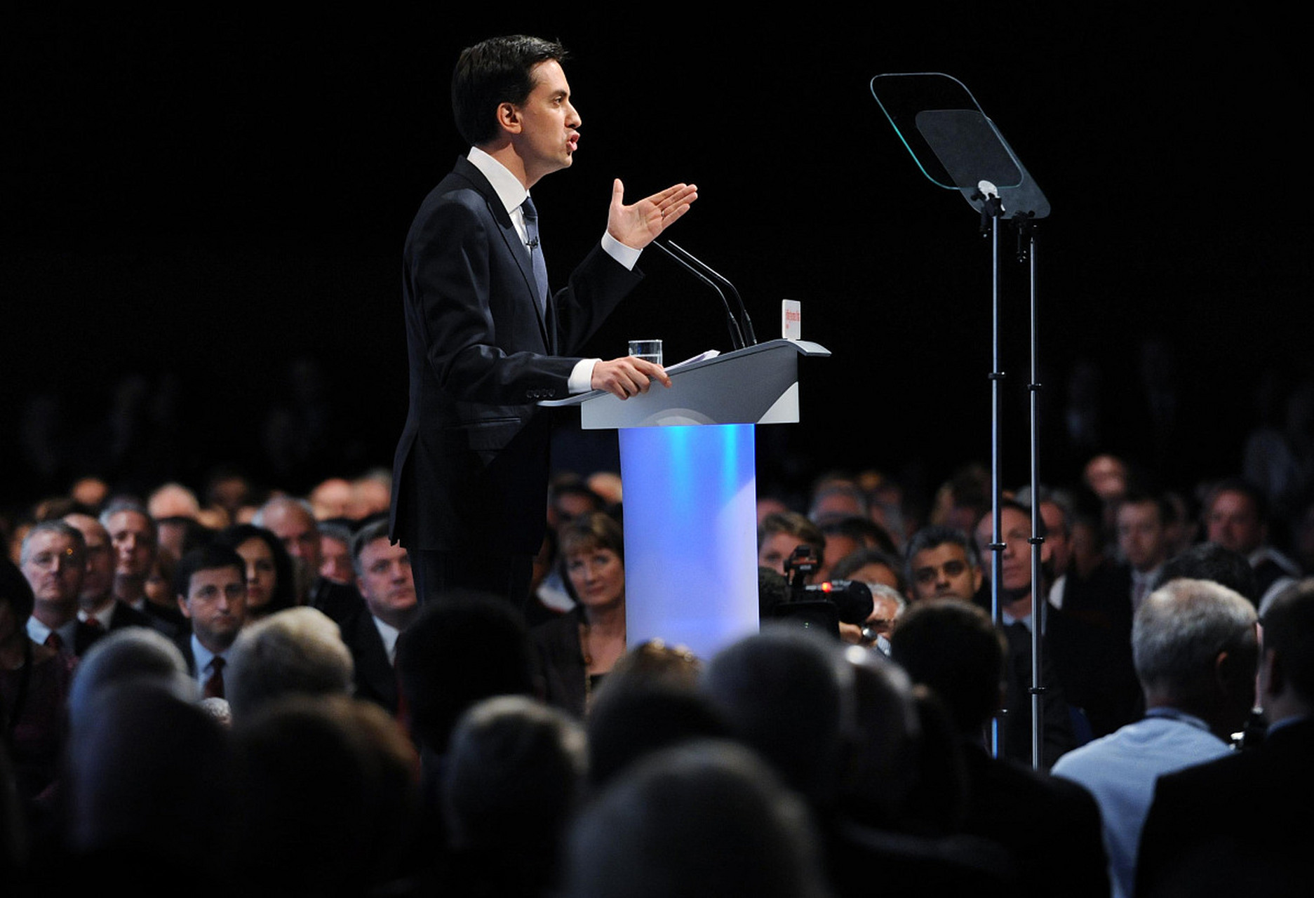 公开场合发言时,总是怯场紧张,有什么好办法缓解?