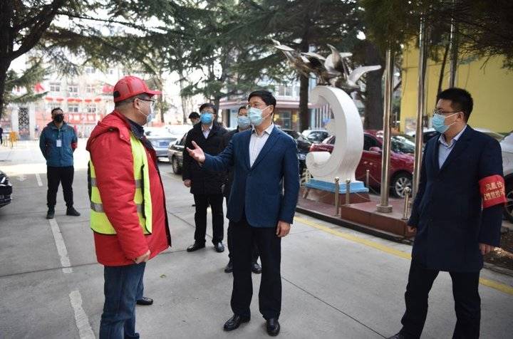 区委书记杨升岩督导调研统筹推进疫情防控和经济社会发展工作情况