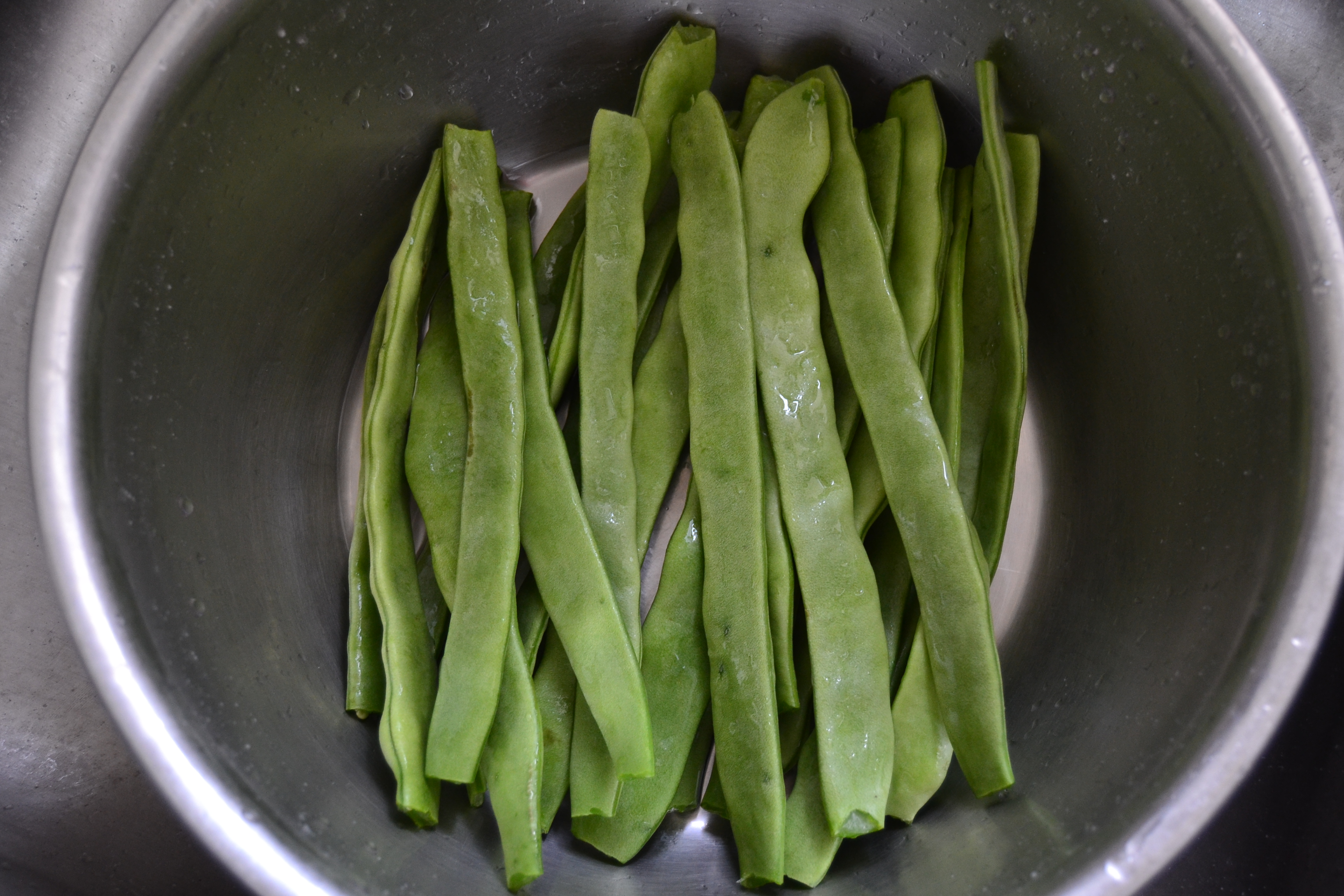 排骨炖长扁豆,荤素搭配,营养美味!