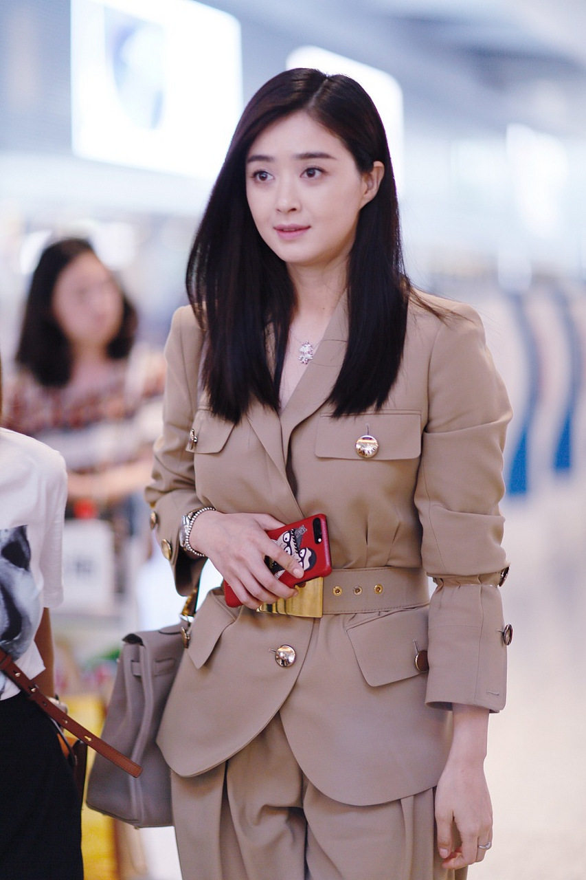 在《小满生活》中,蒋欣所饰演的角色的干饭技巧,实际上也是她对待生活