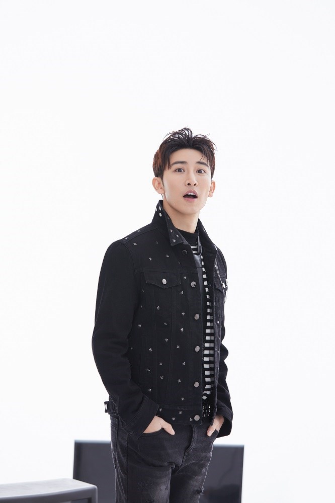 唱作歌手谭杰希全新情怀单曲《电视机》将发 暖暖回到从前慢