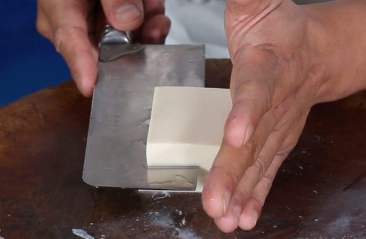 国宴中最简单的菜品:文思豆腐,一般厨师却做不了,考验顶级刀工