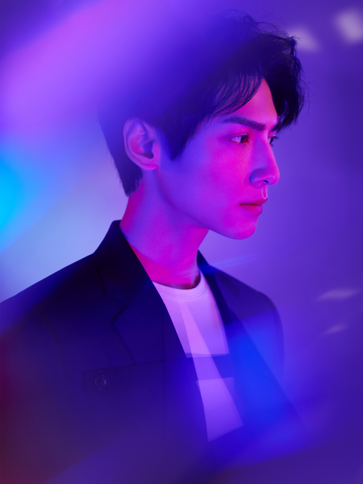 31岁罗云熙新剧造型,穿西装秒变霸道总裁,掀起刘海就是解除封印