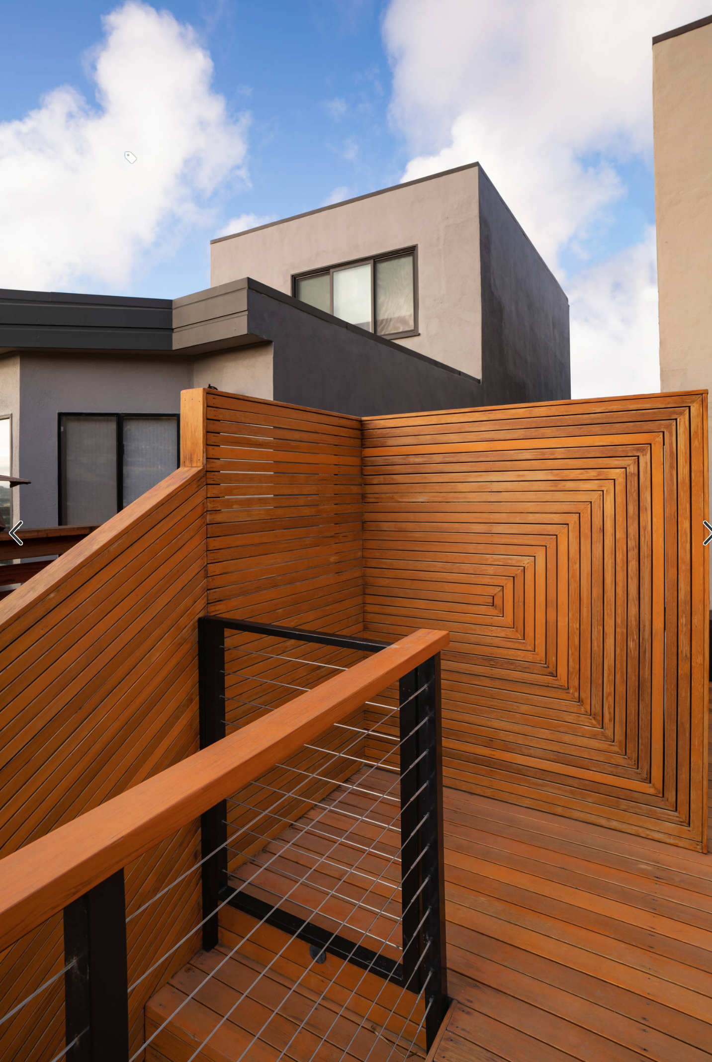 庭院案例:用不同颜色的防腐木打造的全防腐木式天台花园