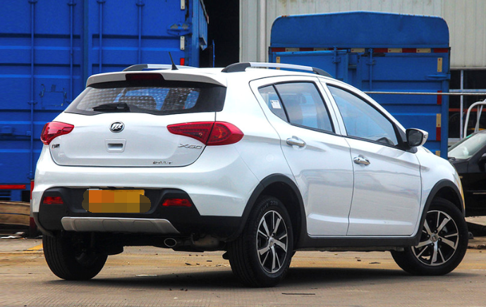 力帆x50是一款很不错的车型,拥有独特的外观设计,气场非常足