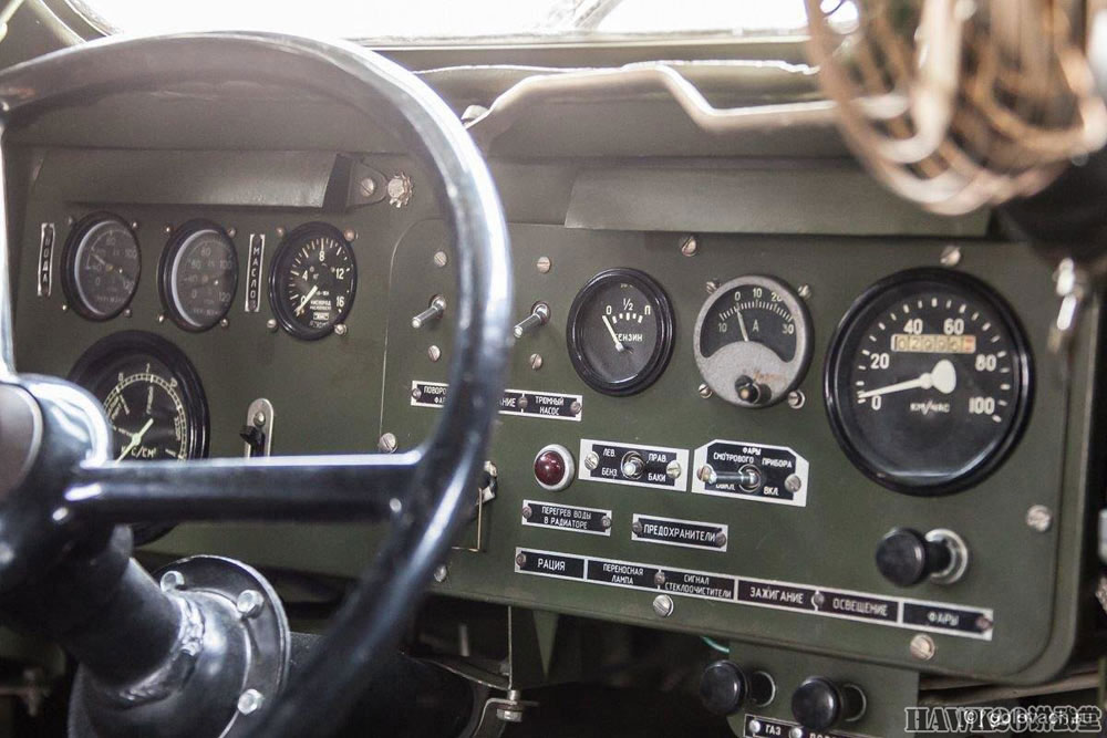 brdm-1装甲侦察车上路引发民众围观 俄罗斯武器收藏家的最爱