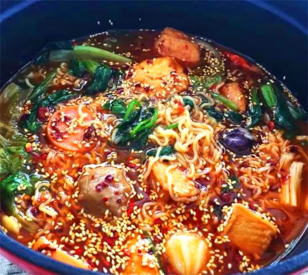 告别街头麻辣烫,10块钱教你在家做,干净卫生口味棒!