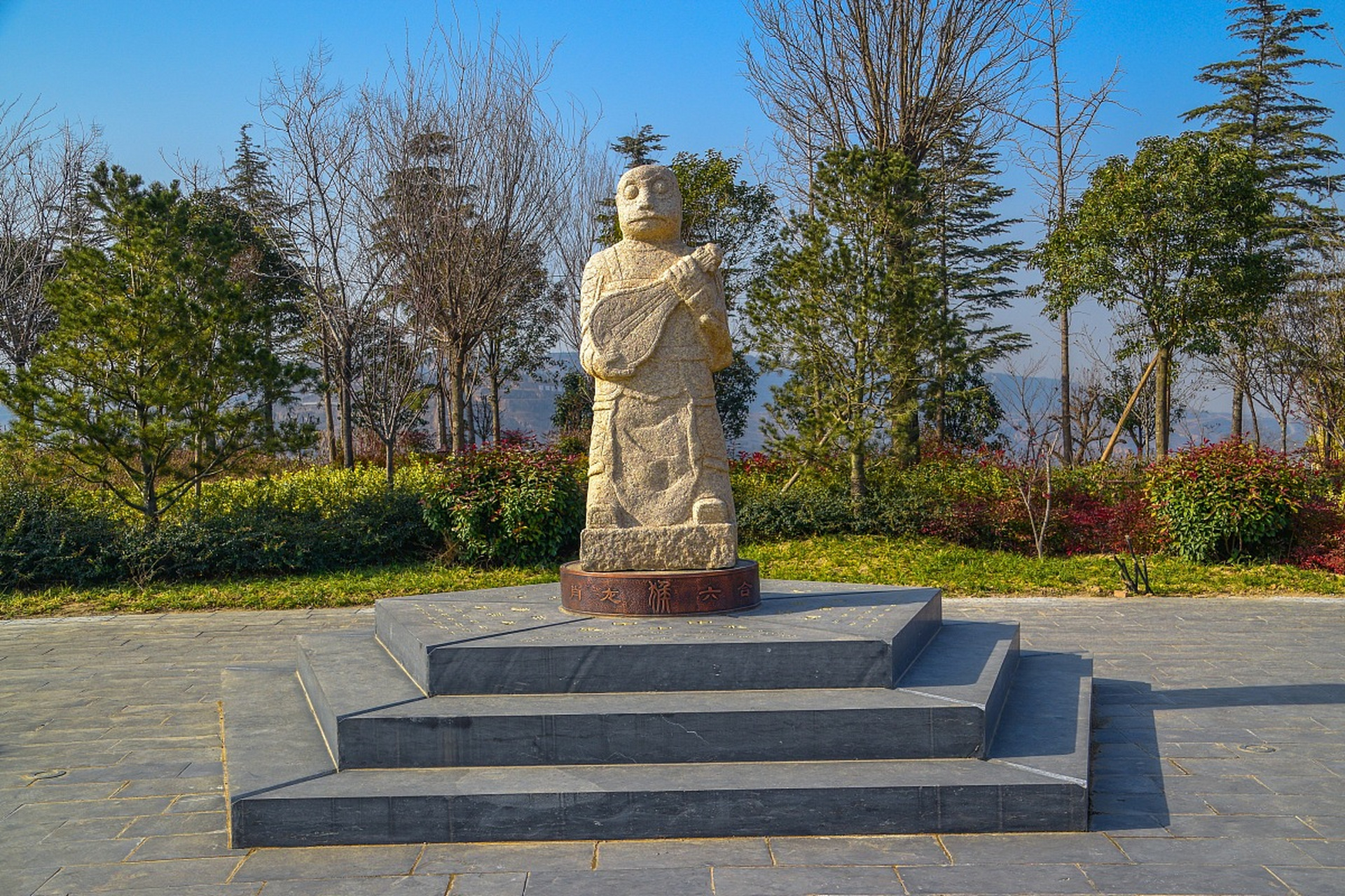 张挥公园位于濮阳县东关老虎台地,北临金堤,南界南环路.