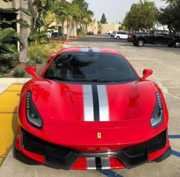 开一辆法拉利488 你会去街边小店补漆吗?