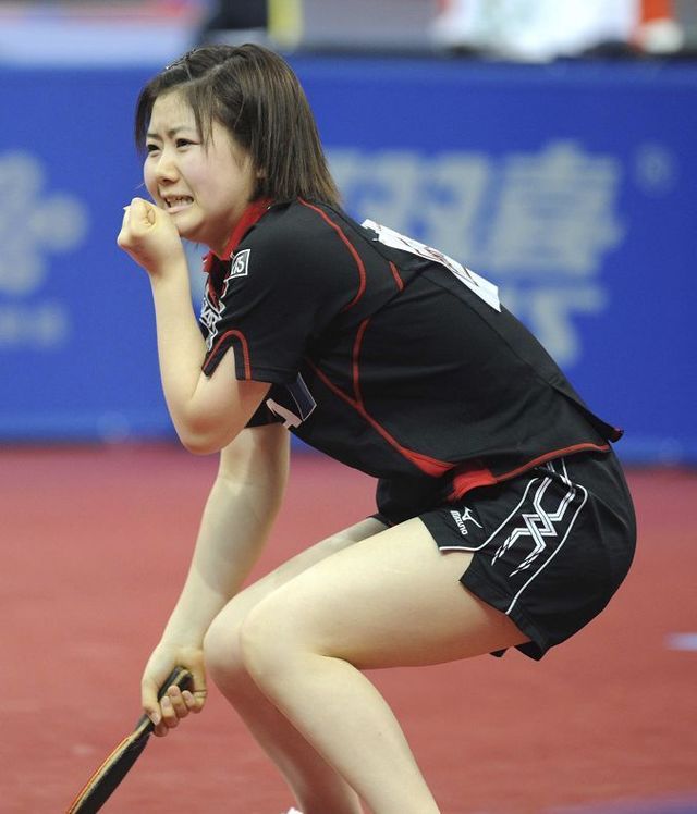 福原爱和一个桃子自拍引发的后果,瓷娃娃萌神变女神!