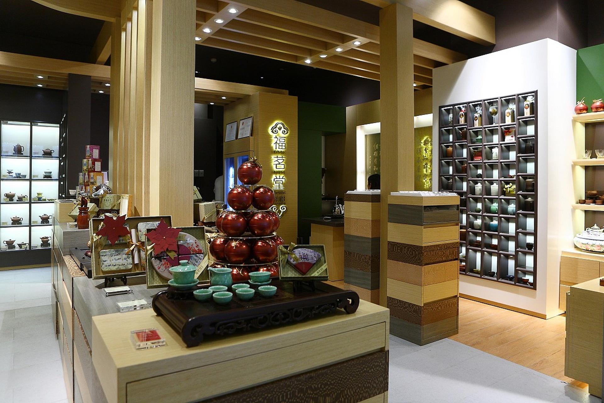 街边开了那么多的茶叶店,卖茶叶的人这么少,靠什么挣钱呢?