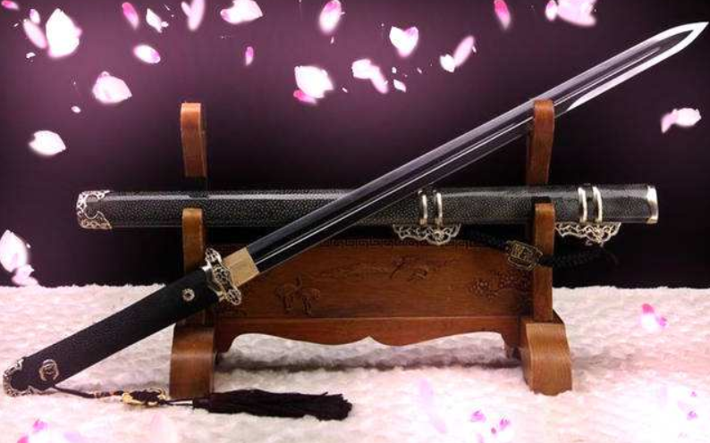 苗刀之祖:苗刀,短刀的一种.刀长一尺二,向外曲凸.