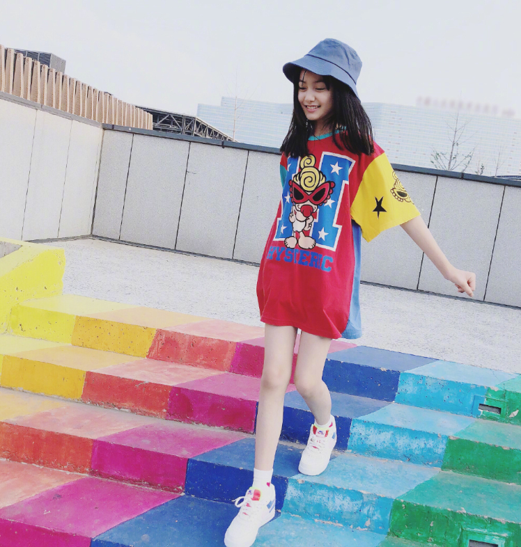 森碟的腿很美吗?看完她的腿才知道什么是挪不开眼!