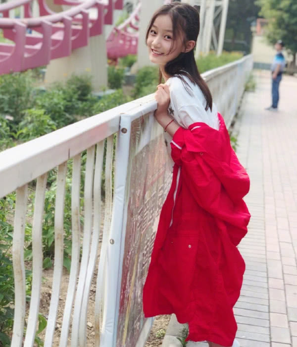 "公主病"女孩罗茜茜近照曝光,颜值惊艳众人,网友:只想唱宠爱