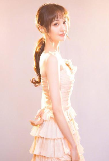 郑爽健身练出蝴蝶背,女生如何练出美背?5个动作教给你