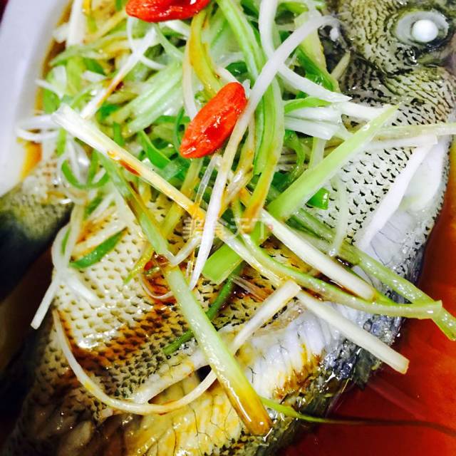 肉质鲜嫩紧实的清蒸鲷鱼,鱼刺少腥气不重