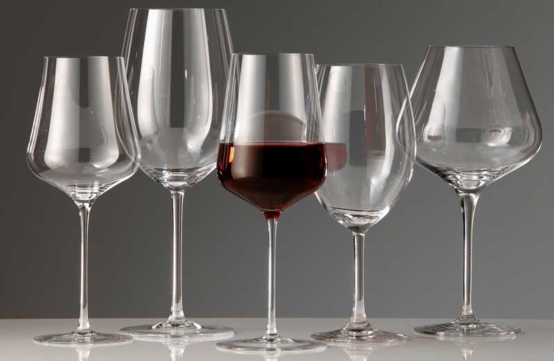 喝葡萄酒也要很讲究,如何看杯身与杯口选择适合的葡萄酒杯!