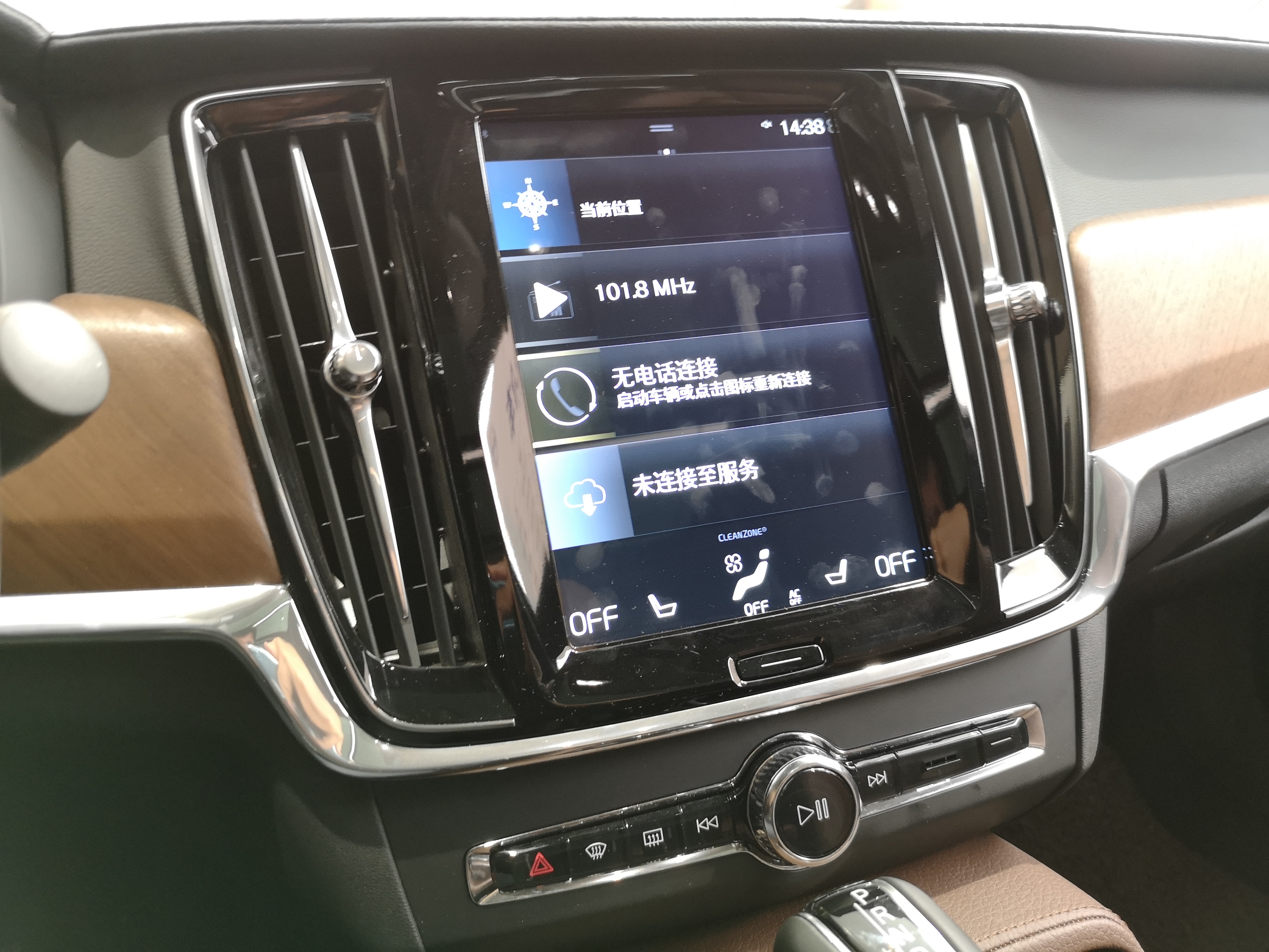 高配性价比更高 店内看2019款沃尔沃s90智雅型