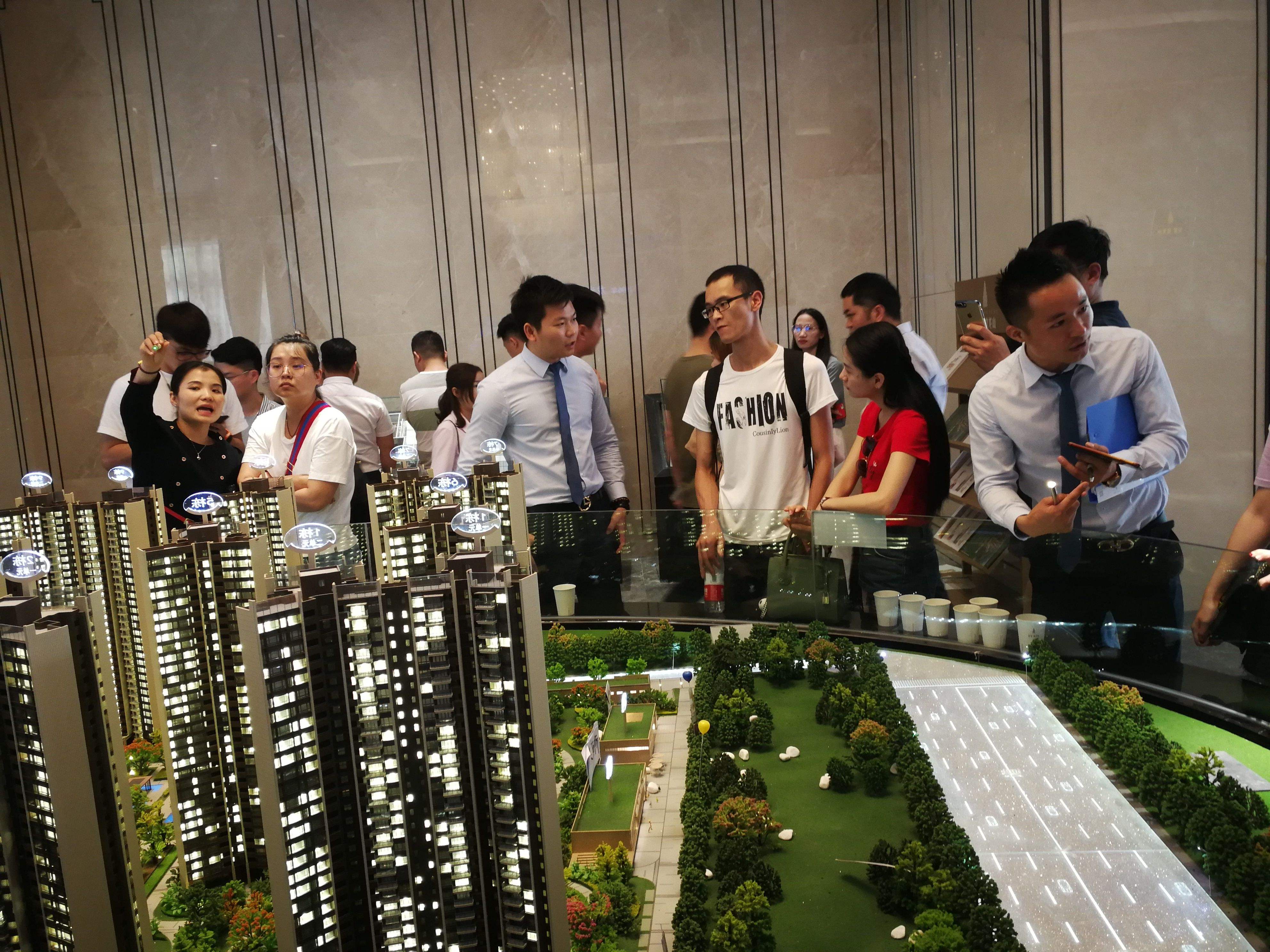 深圳天谷大楼:投资千亿宣称给打工人谋福利,如今楼盘烂尾被查封