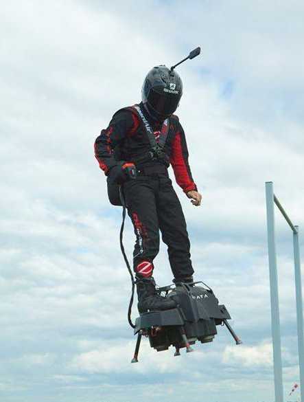 法国发明家挑战"空中飞人",将用"飞行滑板"飞越英吉利海峡!