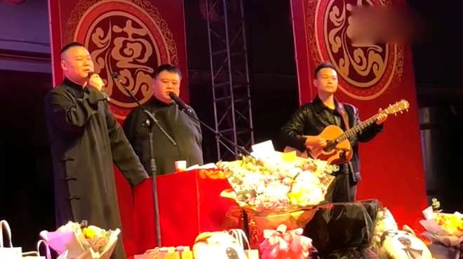 [图]德云社：岳云鹏演唱单曲《一回生，二回熟》，观众们都听入迷了！