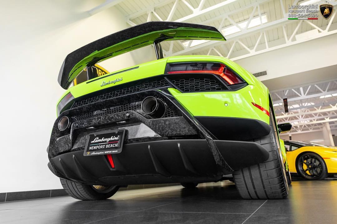 熒光綠的小牛,蘭博基尼 huracan performante