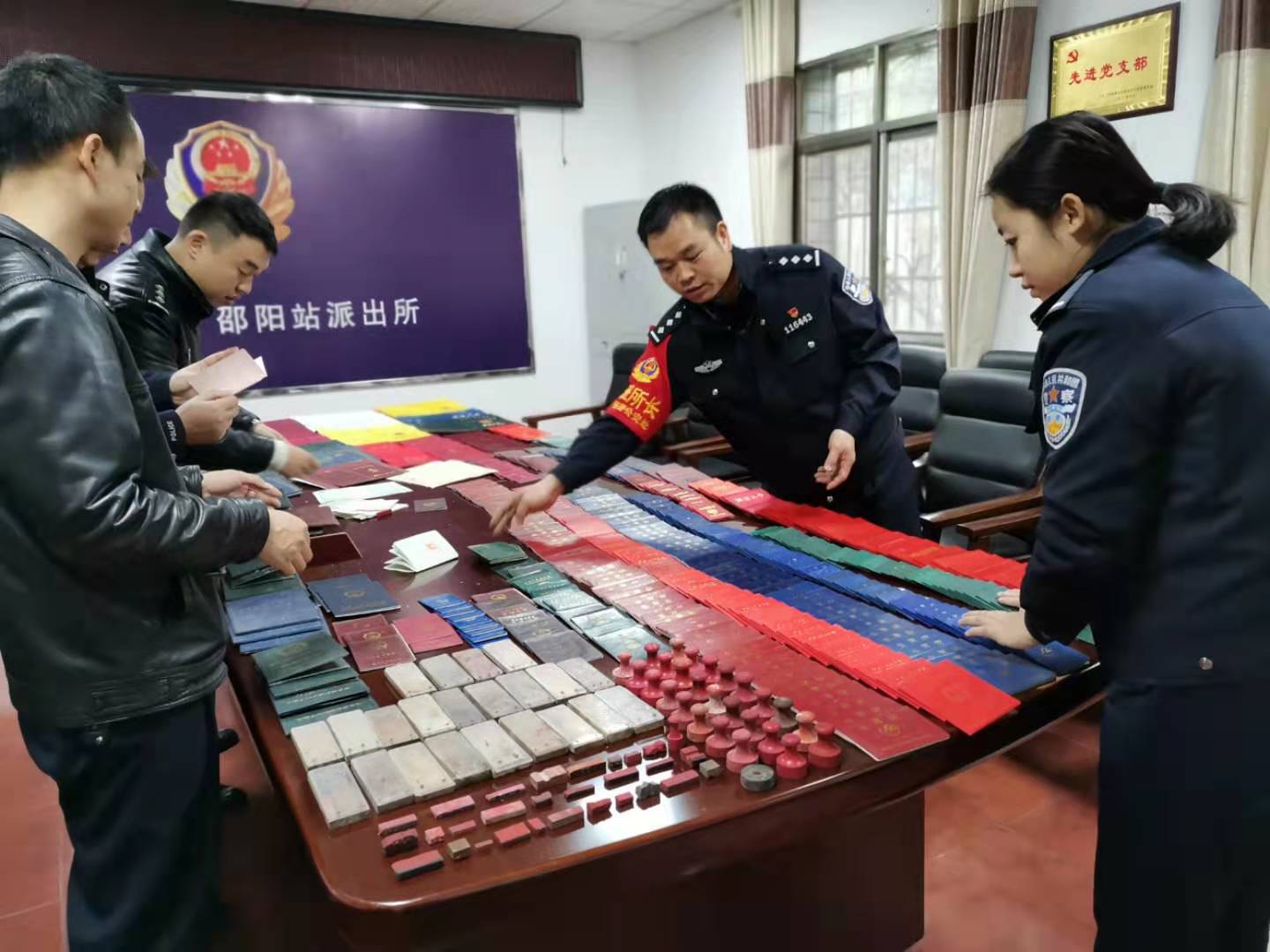 覆盖"生老病死"的出生证火化证全是假的!(视频)