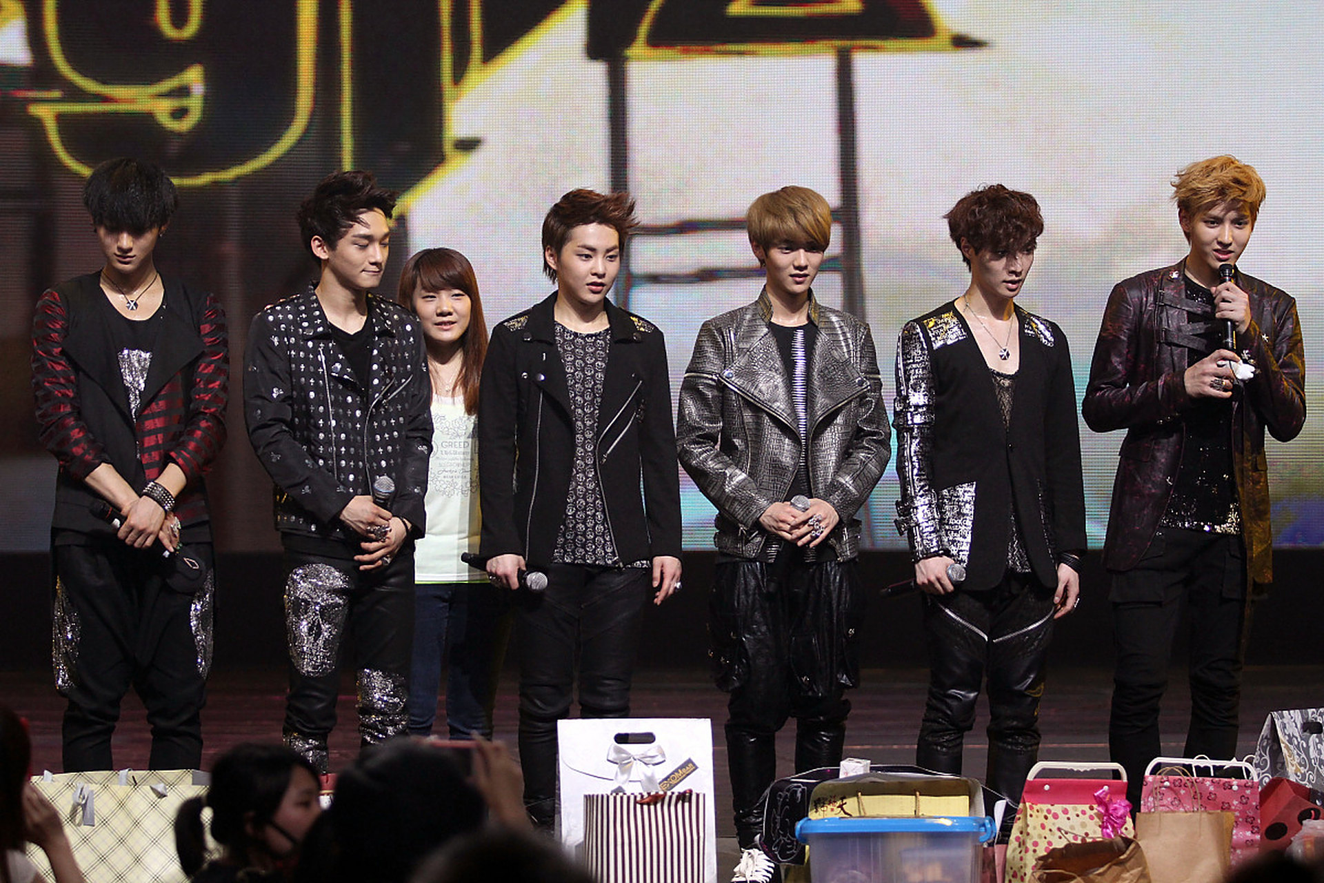 张艺兴鹿晗黄子韬会和exo聚一下吗  随着虎牙天命杯季后赛的开启,另一