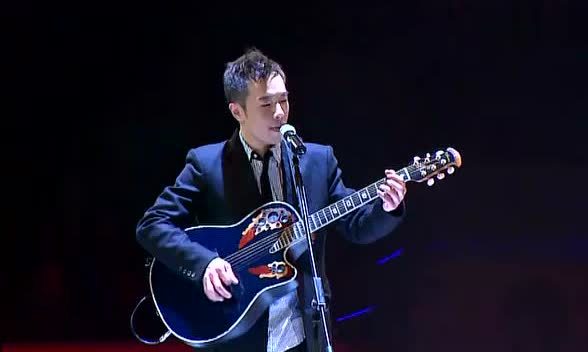 一首《喜欢你》,曾道出黄家驹的爱情与理想,beyond一路付出太多