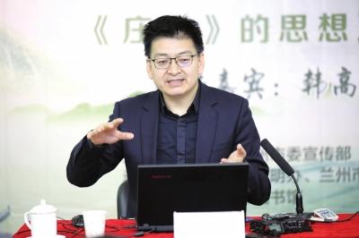 以轻松诙谐语言阐释晦涩道理 韩高年做客《金城讲堂》解读"段子手"