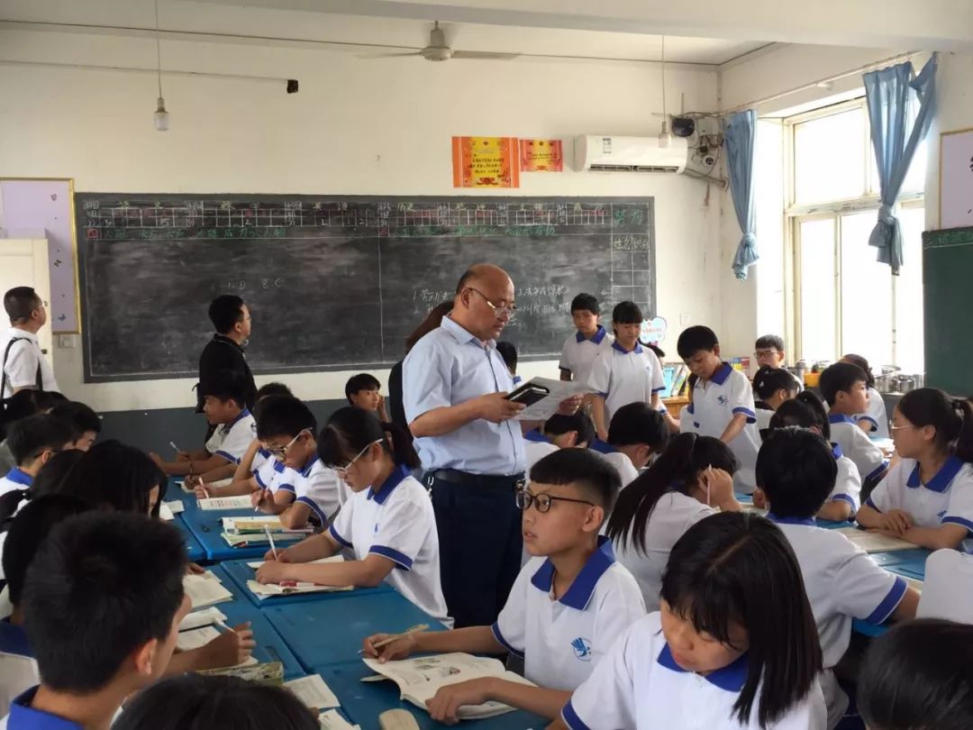 平乡县育英学校迎来追星族!