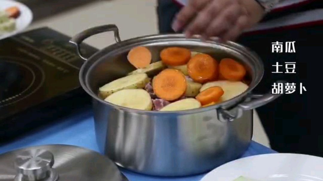 非常下饭的无水火锅,让我们看看制作方法