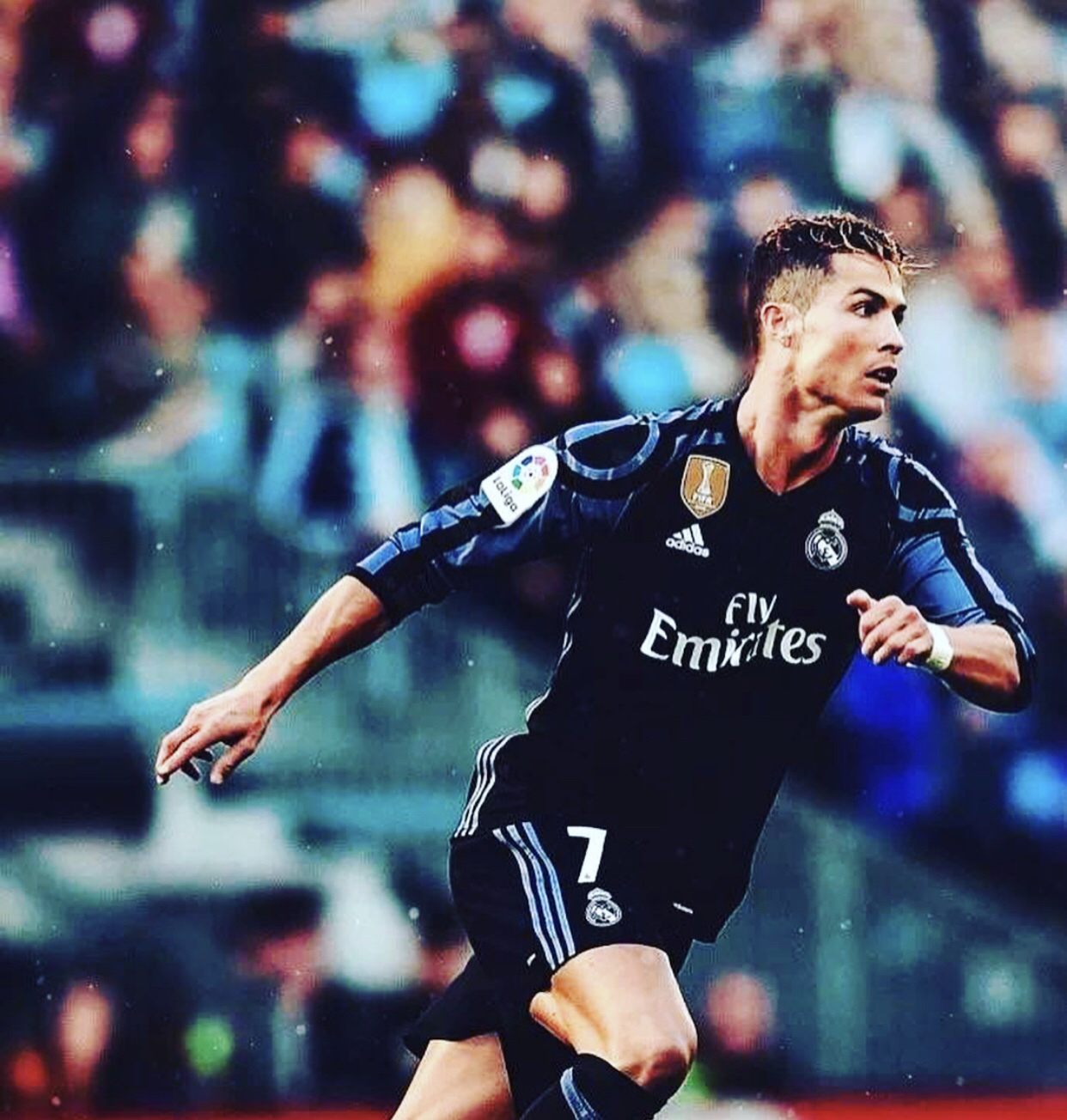 "炫腹"狂魔-c罗写真来袭!