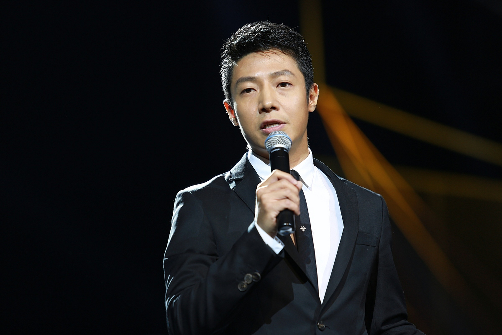 冲上热搜:撒贝宁原名叫啥 创作:释一刀#撒贝宁的原名#  《撒贝宁》在