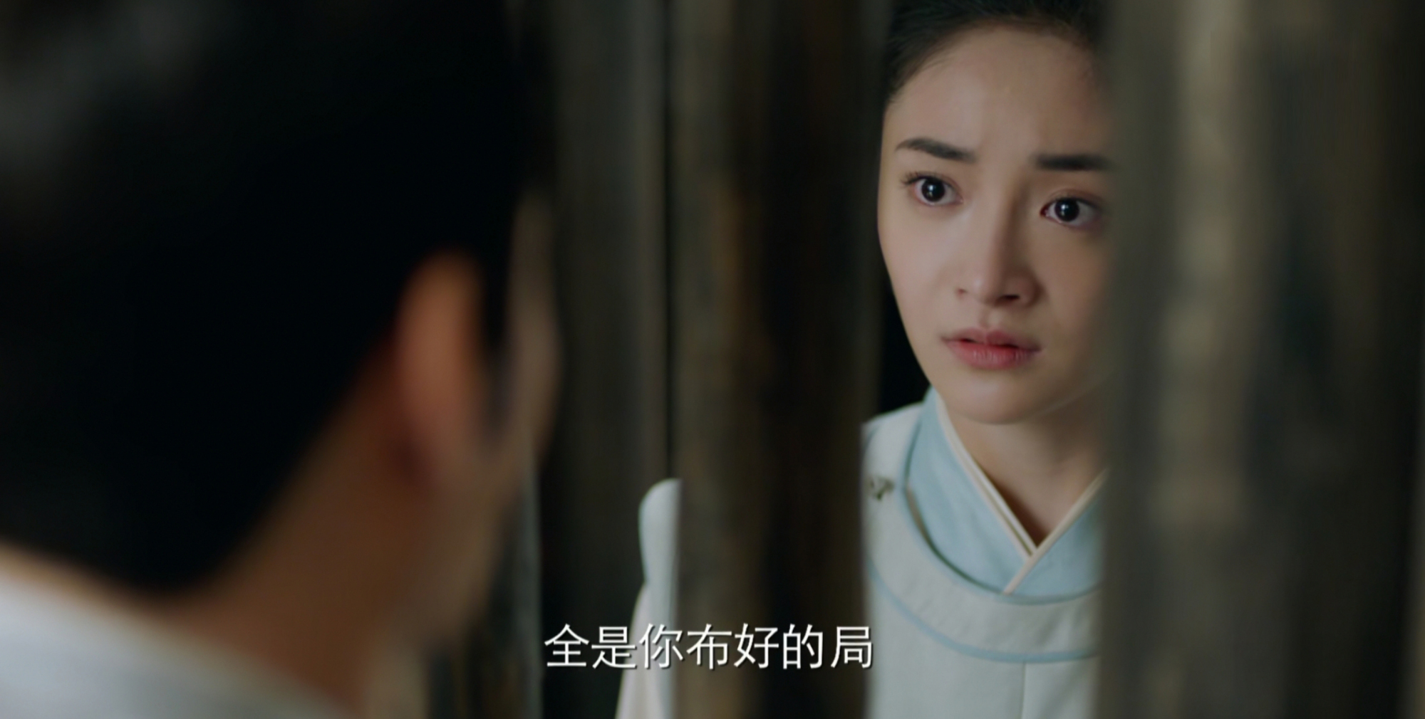 萧人鱼故意误会冉颜,让冉颜主动离开,与苏伏合作查出凶手,上演假死.